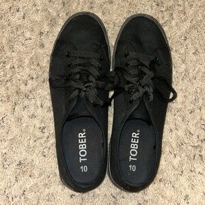 Black skater shoes